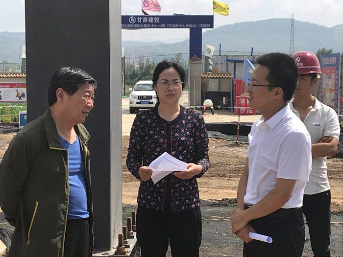 市政協(xié)副主席禹文長一行調研平?jīng)鲞^境車輛綜合服務中心一期（平?jīng)鍪兄行某潆娬荆╉椖拷ㄔO工作(圖2)